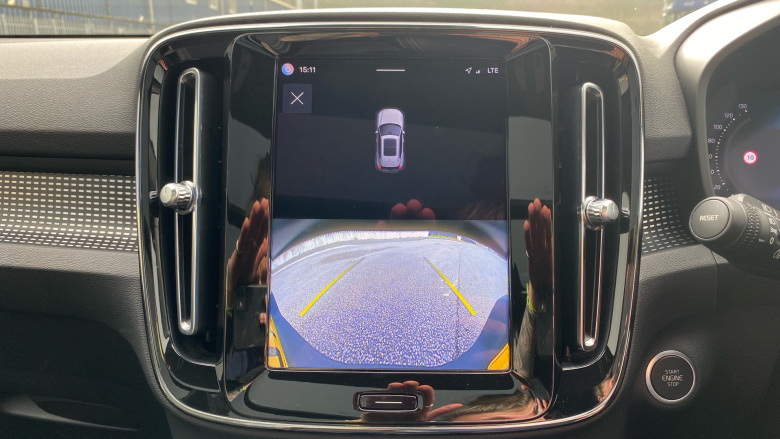 Volvo XC40 2.0 B4P Ultimate Dark 5dr Auto Petrol Estate